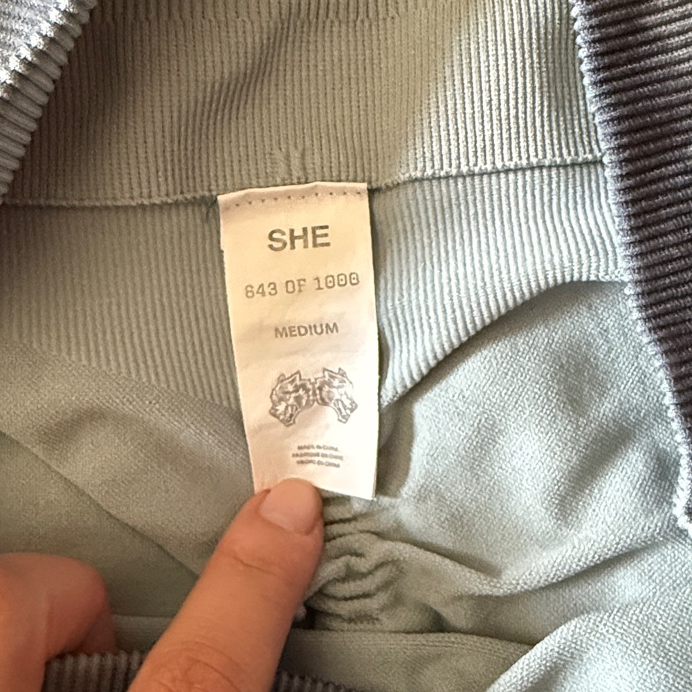 Gray Wolves Graphic Shorts - Picture 8 of 8